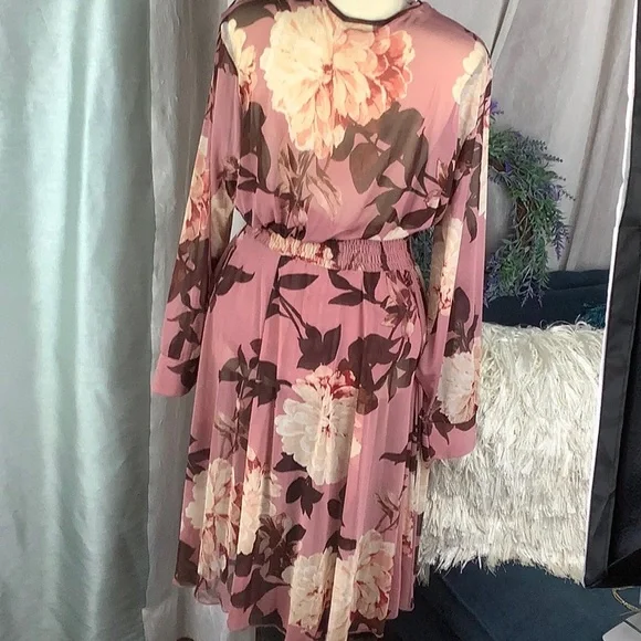 En Focus Studio floral dress. Size 14. Beautiful pinks - Picture 4 of 8